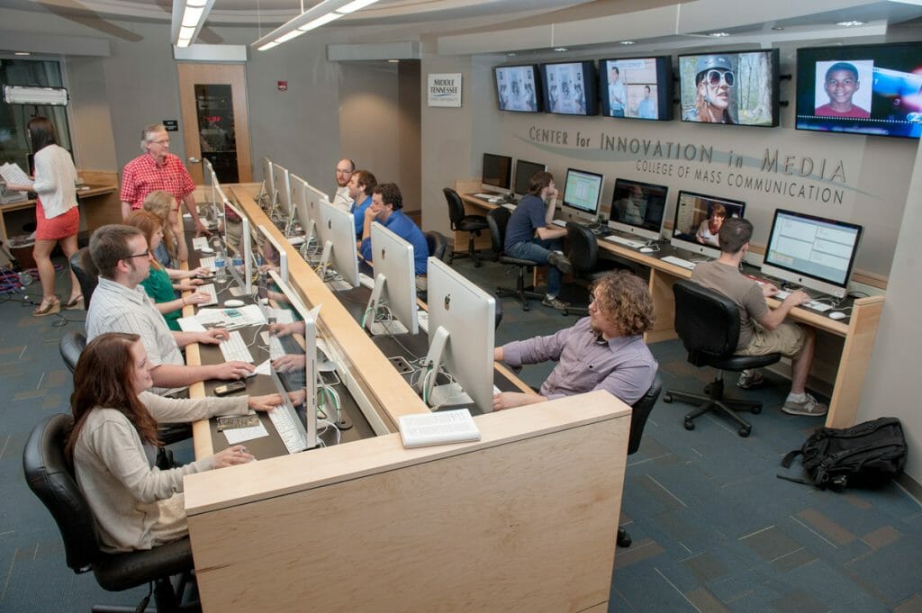 Students working in MTSU Center for Media Innovation in the John Bragg Building. (MTSU file photo by Andy Heidt)