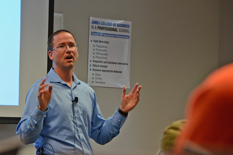Social entrepreneur and author Matt Tenney talks to MTSU management students about the value of servant leadership during a guest lecture Thursday, Oct. 17, inside the Business and Aerospace Building classroom. (MTSU photo by Jimmy Hart)