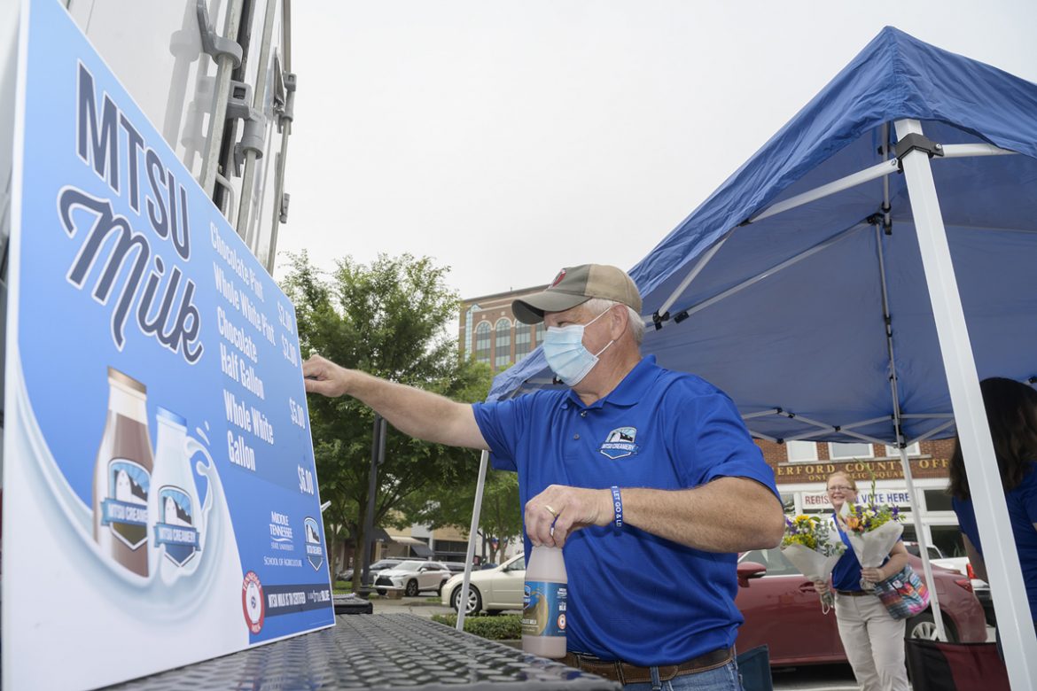 MTSU Farm Laboratories Director Matthew Wade opens the Creamery refrigerated truck’s back door to bring more chilled milk out for a customer following a sale in early June 2020 during the Main Street Saturday Market outside the Rutherford County Courthouse. The 2021 market season, which will run until Oct. 30, begins May 22. (MTSU file photo by Andy Heidt)