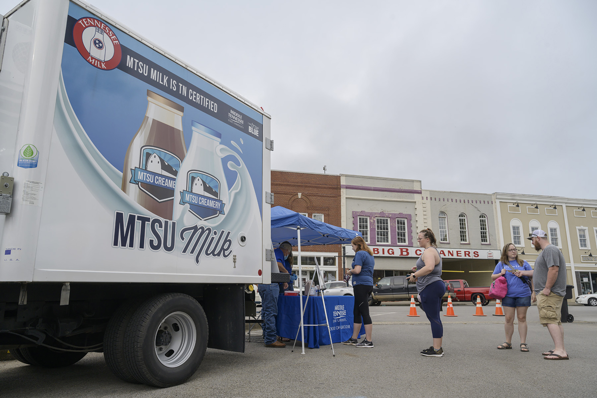People attending the first Main Street Murfreesboro Saturday Market of the summer wait to buy MTSU chocolate and whole white milk at the MTSU Creamery location outside the Rutherford County Courthouse Saturday, June 6. The market will run every Saturday morning through Sept. 26. (MTSU photo by Andy Heidt)