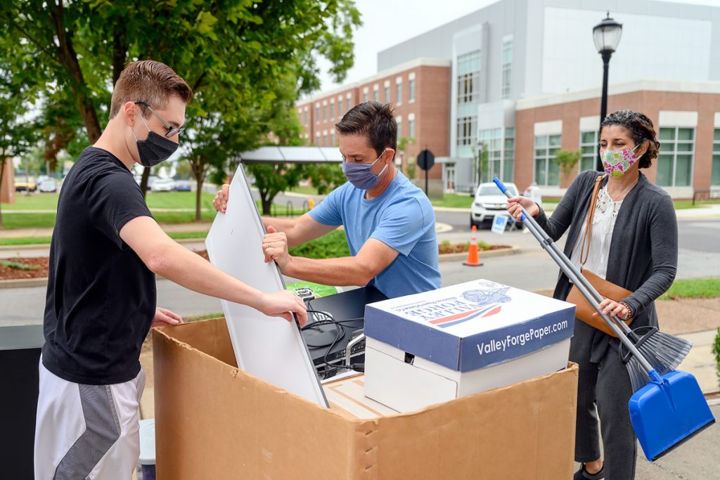 Excited MTSU students move in with health protocols in place [+VIDEO