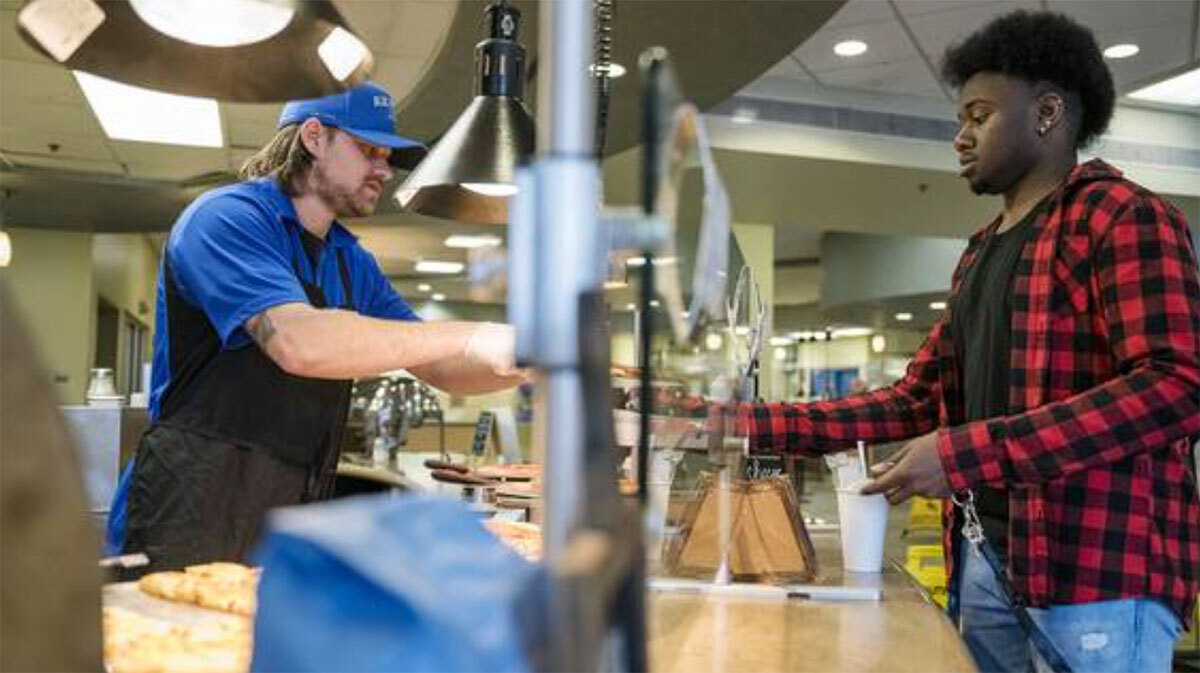 
A student grabs food from McCallie Dining Hall, an all-you-care-to-eat facility located in Keathley University Center. This spot offers an array of cuisines, from country cooking and vegetarian to gluten-free and and made-from-scratch pasta and pizza.