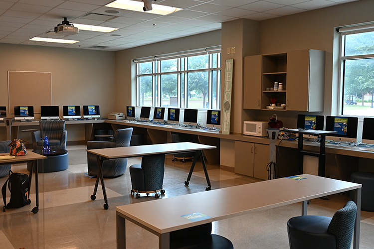 The “Teacher Candidate HUB” at Middle Tennessee State University’s College of Education is a well-stocked workspace reserved for students pursuing a career in the classroom. (MTSU photo by Stephanie Barrette)