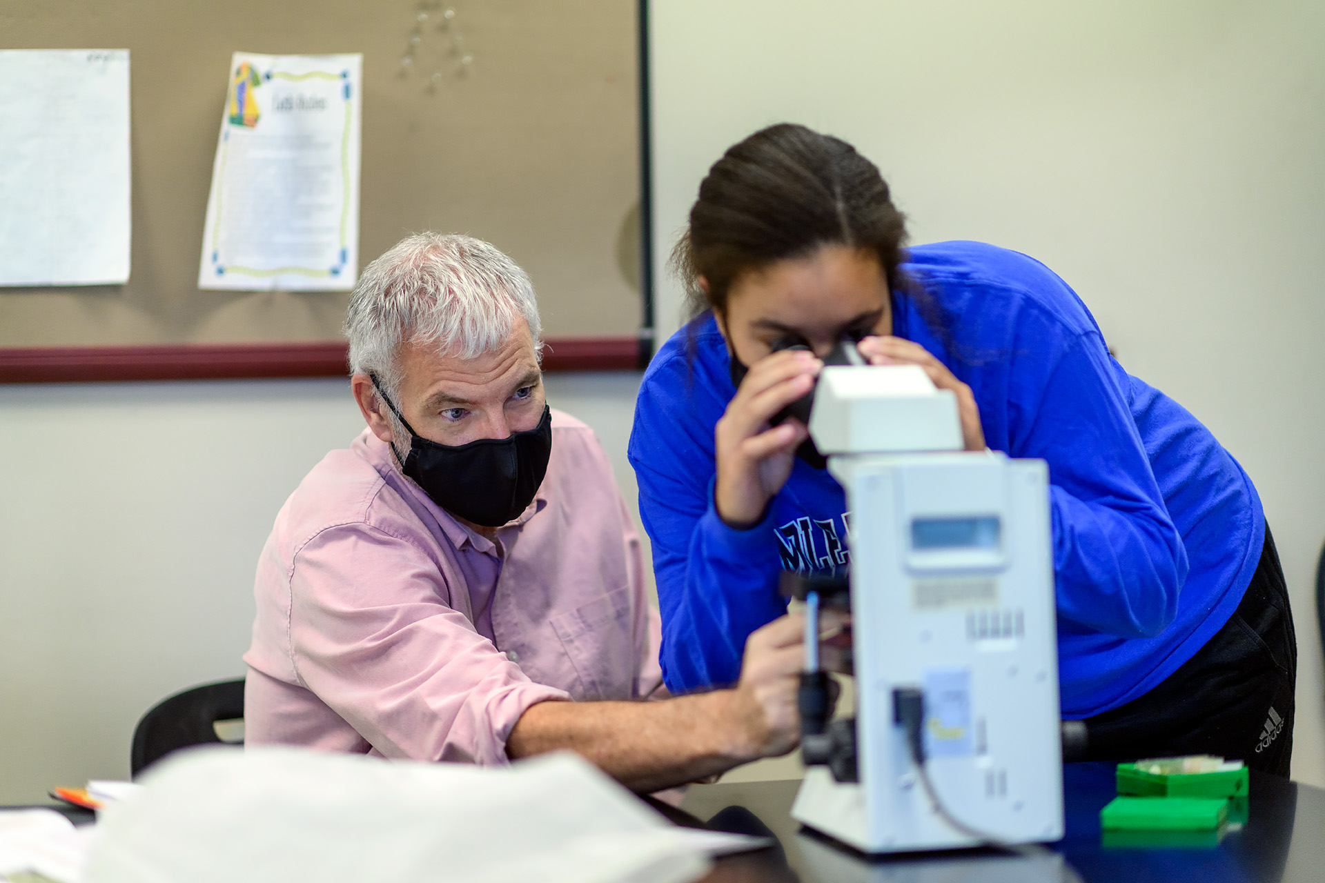 Dennis Mullen, Honors Biology faculty portrait in the Honors Science Lab with student Danielle Taitt.