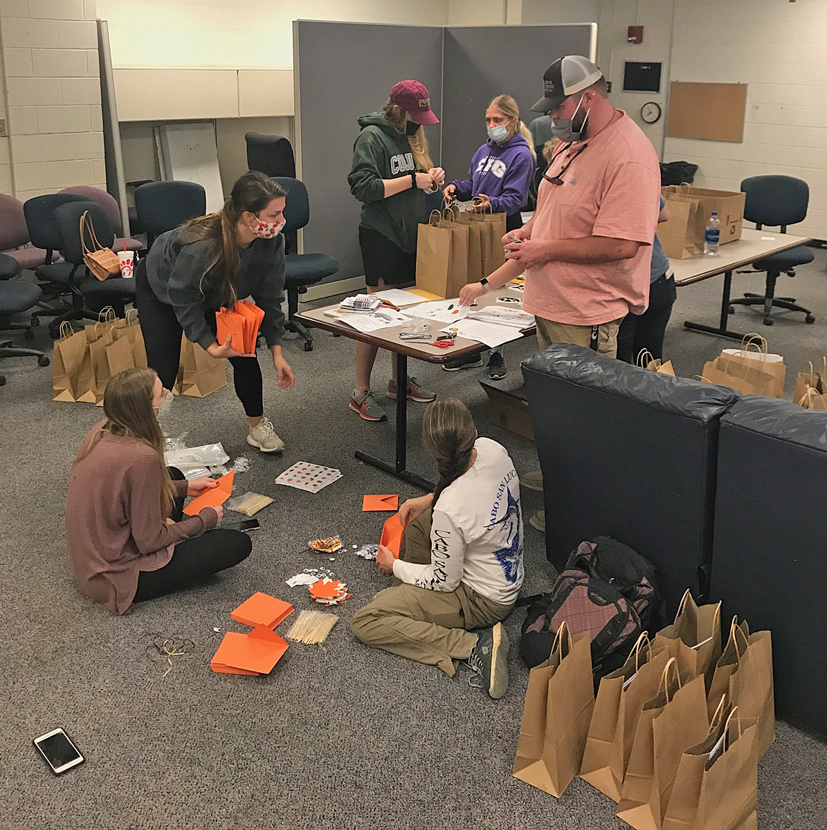 Members in instructor Alanna Vaught’s MTSU agritourism class collect items they placed in 80 “Harvest Handbags” for first graded students at Homer Pittard Campus School, a part of Rutherford County Schools and partner with MTSU for more than 90 years. (Photo by Max Lafrenier)