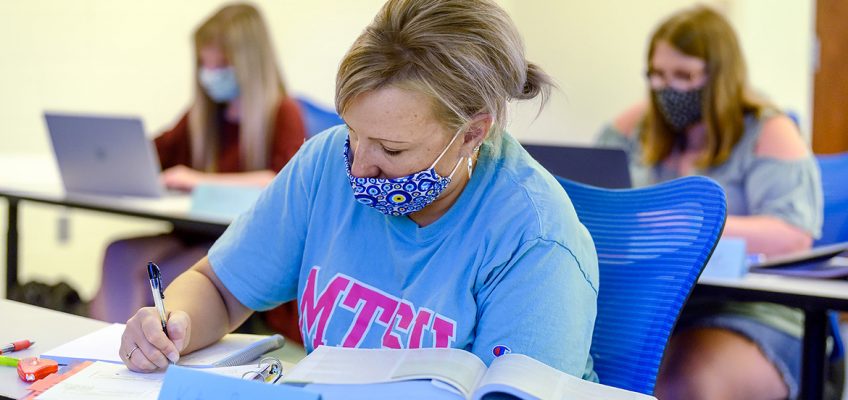 MTSU student Kate Radinger was among those returning to campus for the first day of classes for the Fall 2020 semester following a summer of all remote courses because of the coronavirus pandemic. MTSU offered a mix of hybrid course deliveries for fall and will do so again for Spring 2021 for an anticipated return to mostly in-person classes for Fall 2021. (MTSU photo by J. Intintoli)