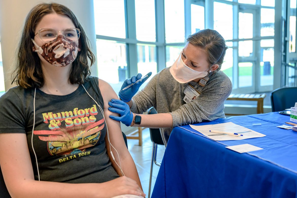 MTSU student Megan Young, left, receives the COVID-19 vaccine from Abby Sparkman of Murfreesboro, a fourth-year Lipscomb University pharmacy student, in the Health, Wellness and Recreation Center. Next week, April 12-16, MTSU students can be vaccinated — by appointment only — in the Student Union Building’s first-floor lobby. (MTSU photo by J. Intintoli)