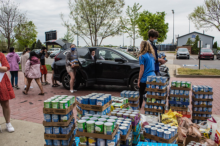 Members of Fraternity and Sorority Life and the Student Government Association deliver donations for the Student Food Pantry to the MT One Stop April 14. (Submitted photo by Kimberly Garvey)