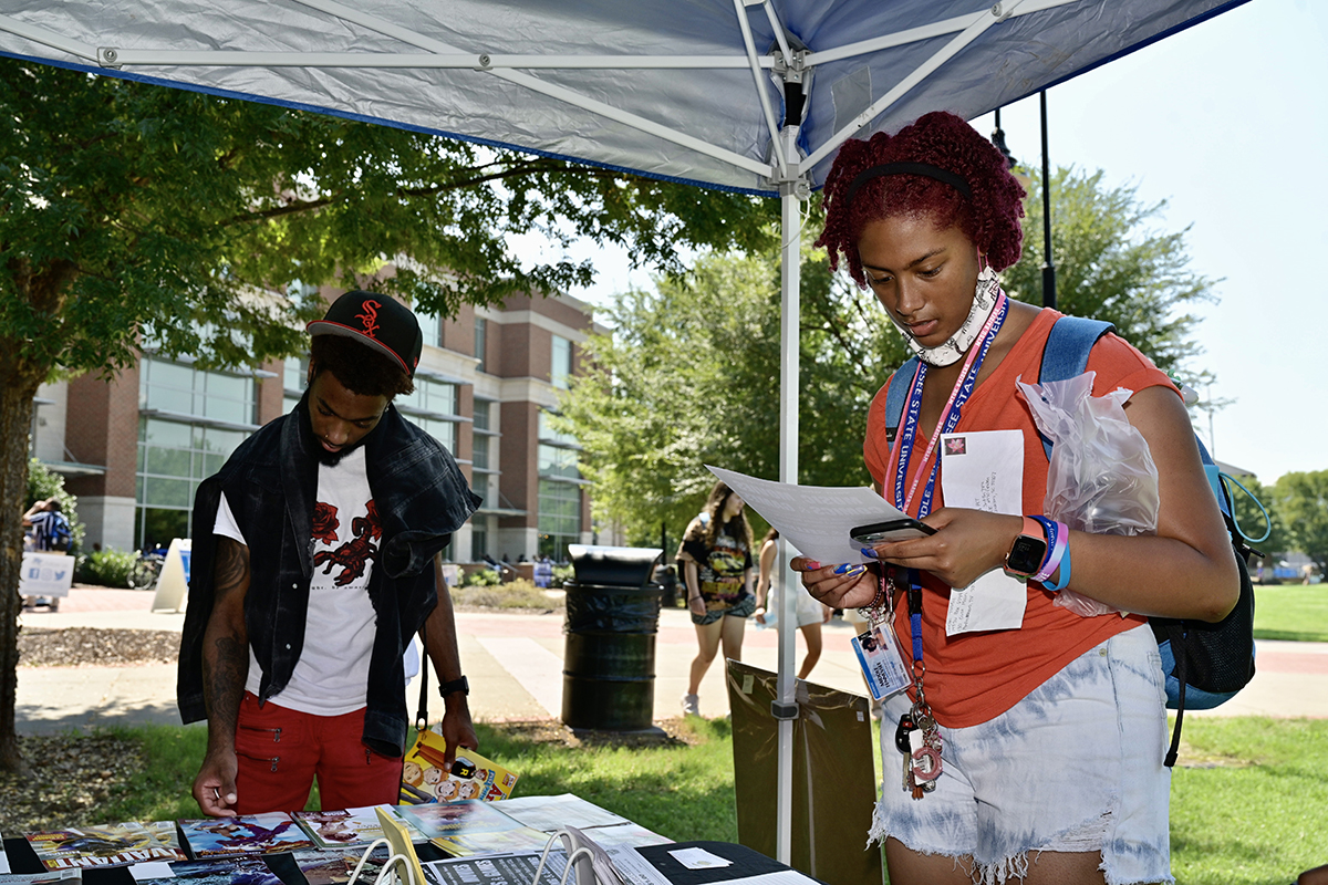 MTSU sophomore biochemistry major Jacorrion Hill, left, of Memphis, Tenn., and freshman film and video production major Chelbi Talley of Memphis check out the comic books and other items available to students at The Great Escape table Tuesday, Aug. 24, at Meet Murfreesboro in the Student Union Commons. The event will take place from 11 a.m. to 3 p.m. Wednesday, Aug. 25, at the same location. (MTSU photo by Andy Heidt)