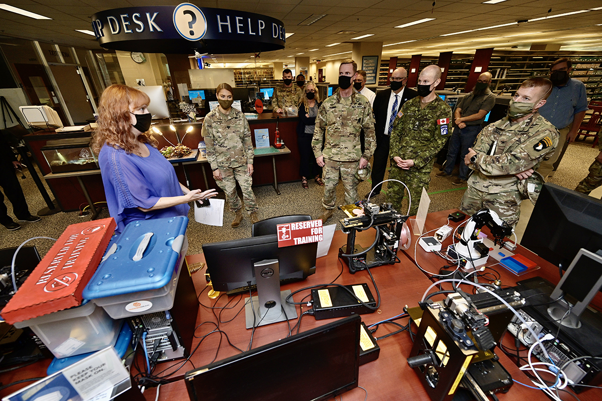 MTSU James E. Walker Library Makerspace Manager Valerie Hackworth, front left, provides tour of the area for U.S. Army Capt. Lauren Hansen, left, Maj. Ben Hall, Brig. Gen. Bob Ritchie, Col. John Lubas and others Wednesday, Sept. 8. MTSU and officials with the U.S. Army’s 101st Airborne Division in Fort Campbell, Kentucky, and the XVIII Airborne Corps at Fort Bragg, North Carolina, have formed a partnership to encourage education, research and innovation collaborations in STEM fields and other disciplines. (MTSU photo by Andy Heidt)