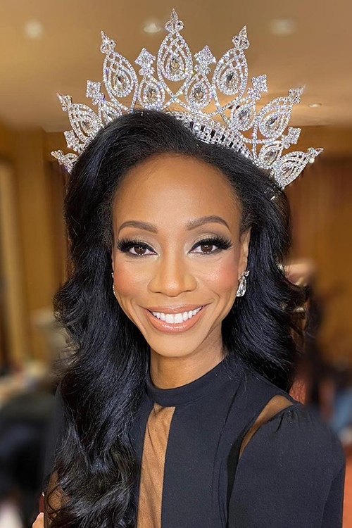 Rutherford County Public Health Director LaShan Dixon, an MTSU alumna, is all smiles after being crowned the United States of America Mrs. 2022 following competing in the Feb. 17-19 pageant in Las Vegas, Nevada. (Photo courtesy of United States of America Pageants)