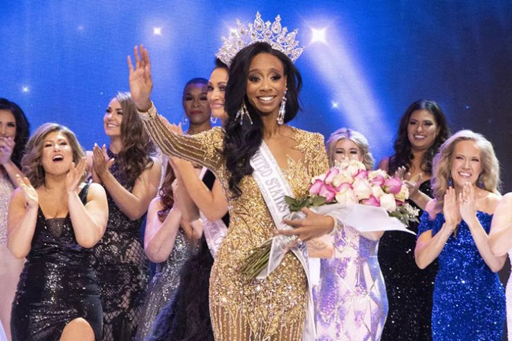 MTSU alumna Dixon crowned United States of America’s Mrs. 2022 in Las ...