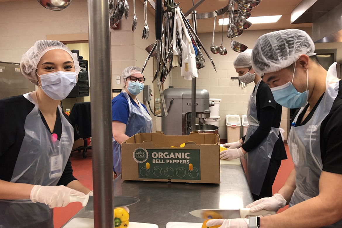 Nursing students from MTSU prepare yellow bell peppers during their volunteer service at the Nashville Rescue Mission during the Spring 2021 semester. Students in the nursing program will resume visits this semester. (Photo provided)