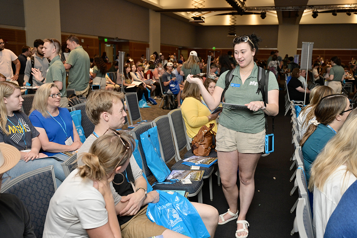 MTSU Student Orientation Assistant Gabriella Hunt provides information and answers questions recently during the first freshman CUSTOMS orientation of the spring and summer for the 2022 academic year. in the Student Union Ballroom. Nearly 250 students attended the first of 16 sessions for incoming freshmen. (MTSU photo by Andy Heidt)