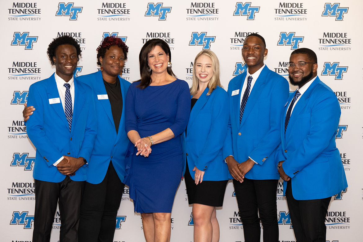 MTSU alumna and award-winning News4 WSMV morning anchor Holly Thompson, third from left, poses with MTSU Student Ambassadors who assisted with the fifth annual Veteran Impact Celebration at MTSU Thursday, Aug. 25, in the Student Union Ballroom. Thompson was a Student Ambassador when she attended MTSU. (MTSU photo by James Cessna)