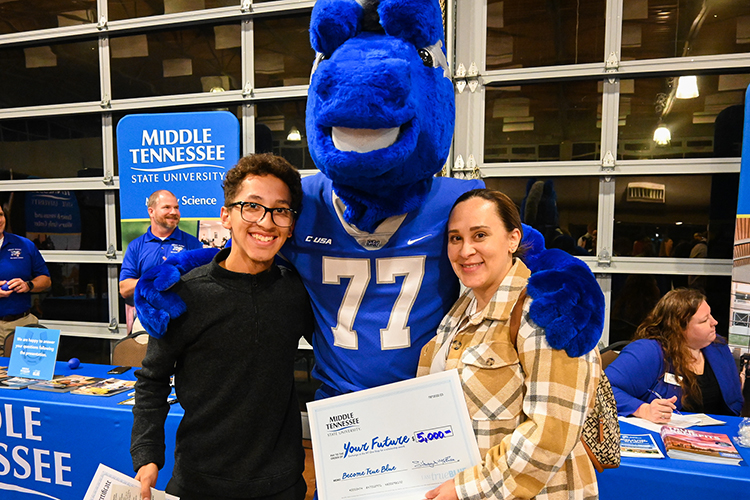 Prospective Middle Tennessee State University student Luis Edmurria won a $5,000 scholarship and poses for a photo with his mother, Melissa Edmurria, and MTSU’s mascot Lightning to celebrate at the university’s True Blue Tour event at the Wilma Rudolph Event Center in Clarksville, Tennessee, on Wednesday, Sept. 28, 2022. (MTSU photo by Stephanie Wagner)