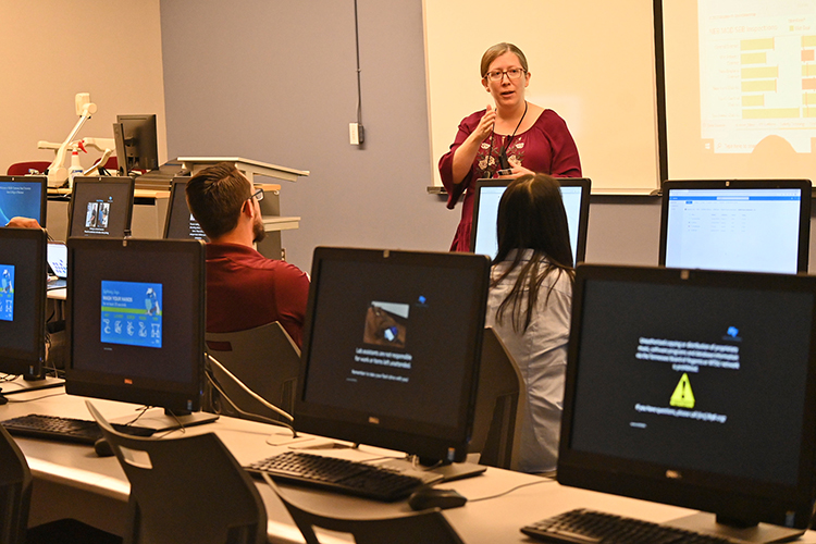 MTSU information system and analytics professor Stephane Totty gives instructions to graduate students in her Applied Business Analytics class inside the Business and Aerospace Building earlier in the semester. (MTSU photo by Jimmy Hart)
