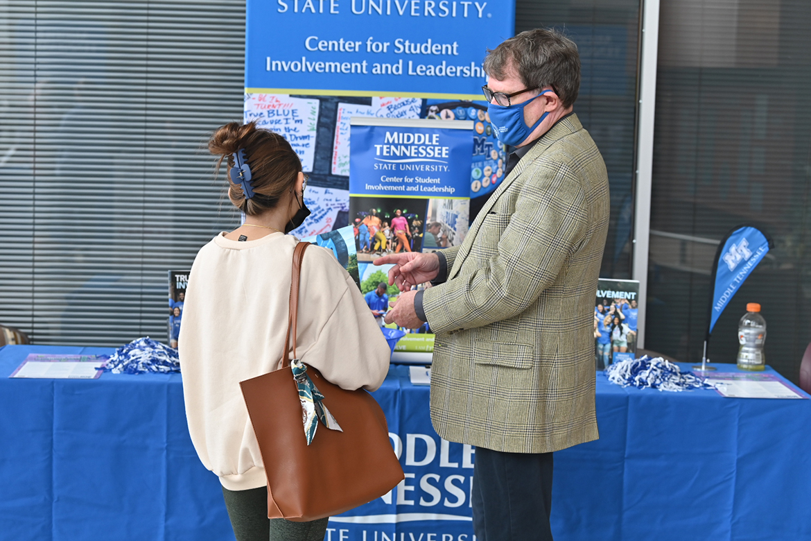 Danny Kelley, right, Middle Tennessee State University assistant vice president for Student Affairs, answers questions from a prospective transfer student during the MTSU Promise Tour kickoff event in January 2022. The Murfreesboro university will visit nine community college campuses across Tennessee during a three-week period. MTSU has a guaranteed transfer scholarship ($3,000 per year) for qualifying students who apply by Feb. 15. (MTSU file photo by James Cessna)