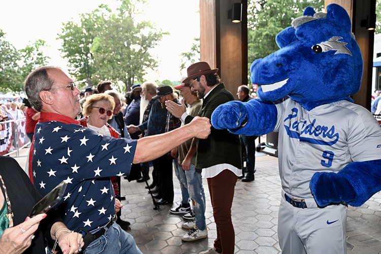 Lightning, MTSU’s mascot, joins country music performers in greeting veterans and military family members marching in the red carpet parade prior to the Grand Ole Opry Salutes the Troops event on Tuesday, May 23, in Nashville, Tenn. (MTSU photo by James Cessna)
