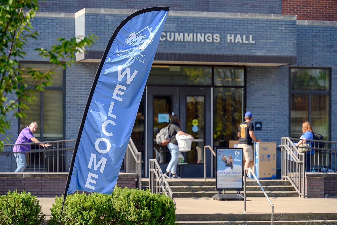 
New and returning students move into campus housing at Middle Tennessee State University Wednesday, Aug. 23. MTSU Housing and residential life reports 2,700 students will be living in various campus housing facilities this fall. (MTSU photo by J. Intintoli)