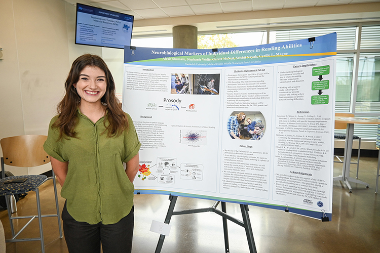 Alexis Shumate, Middle Tennessee State University psychology major and undergraduate researcher, presents her reading work at the university’s sixth annual Open House on Thursday, Nov. 9, at the Science Building on campus. (MTSU photo by Stephanie Wagner)