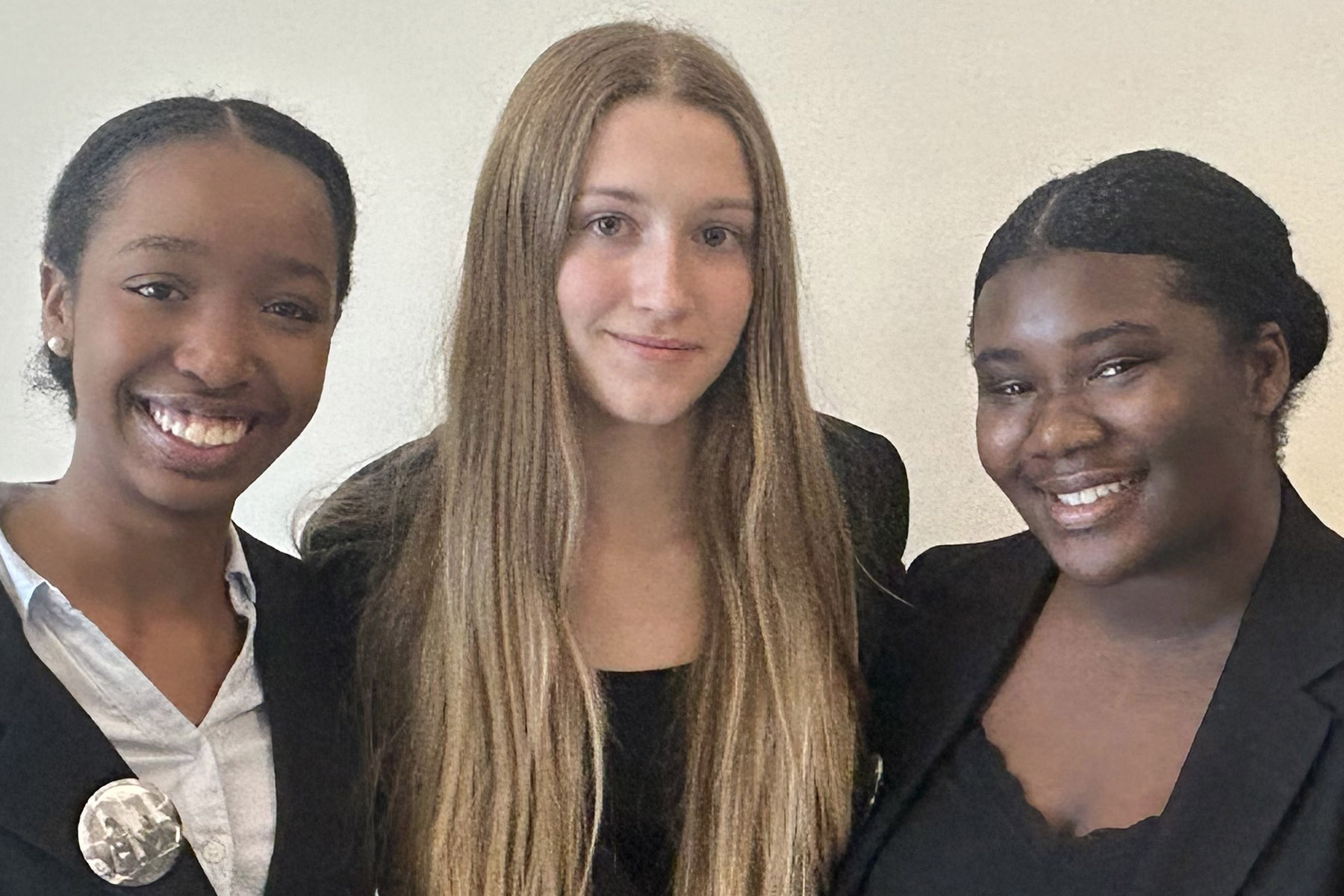 From left, Ariana Tama, Reagan Turnbow and Katema Sarpong-Asiedu won third place for their documentary, “Bloody Sunday.” The short film chronicled the brutal attack of 600 civil rights marchers on the Edmund Pettus Bridge in Selma, Alabama, in 1965 when law enforcement descended on the group with billy clubs and tear gas. The event led to the Voting Rights Act of 1965, which prohibits racial discrimination in voting. (MTSU photo by Nancy DeGennaro)