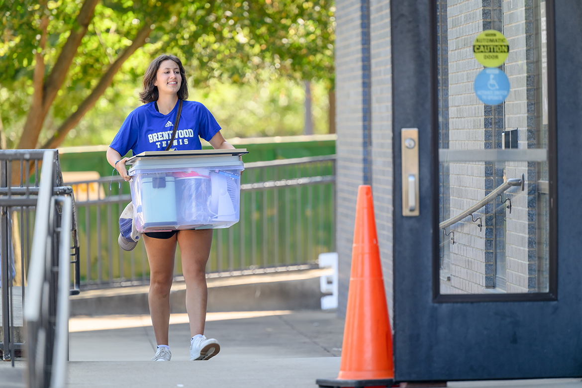 A new freshman student from Brentwood, Tenn., carries some of her belongings into one of two Middle Tennessee State University high-rise dorms — items to sustain her while she attends the Murfreesboro, Tenn., university this fall. About 600 new and returning students moved into campus housing on Wednesday, Aug. 21. (MTSU photo by J. Intintoli)