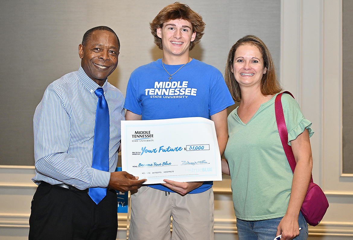 Middle Tennessee State University President Sidney A. McPhee, left, stands with Summit High School senior Tristan Easley of Spring Hill, Tenn., and his mother, Orianne Easley, after he won a $1,000 scholarship during the Murfreesboro, Tenn., university’s True Blue Tour prospective student recruitment reception held Wednesday, Sept. 25, at the Marriott Hotel in Franklin, Tenn. Eight students won a total of $13,000 in scholarships. (MTSU photo by James Cessna)