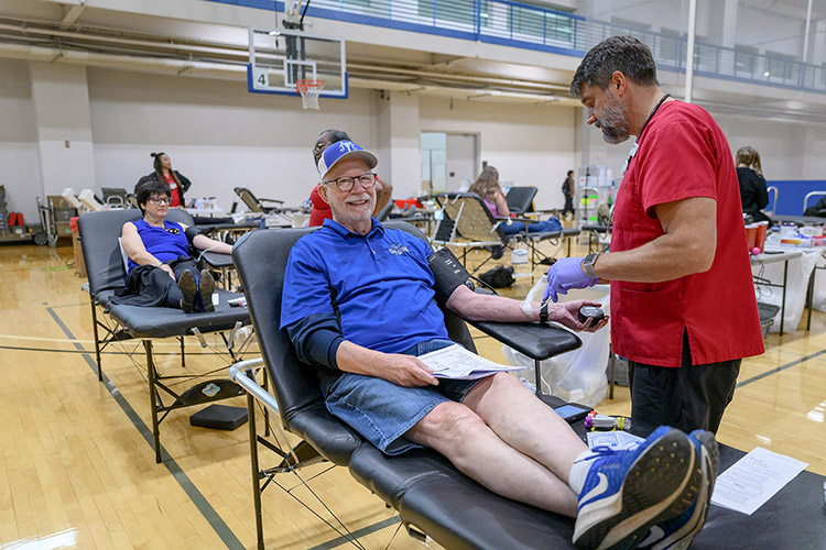 Dick Palmer, a play-by-play broadcaster for Middle Tennessee State University Athletics, giving blood at the “100 Miles of Hope” blood drive on Monday, Sept. 9, the first day of the three-day drive, in the MTSU Campus Recreation Center gymnasium in Murfreesboro, Tenn. MTSU beat WKU by collecting 405 units while WKU collected 369 units. (MTSU photo by J. Intintoli)