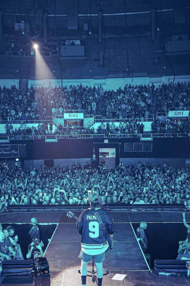 Hardy, Middle Tennessee State University recording industry alumnus and country music artist, wears MTSU ice hockey team captain and president Linden Palmer’s jersey at his October 2023 show at the Nashville Municipal Auditorium. (Photo courtesy of MTSU Hockey’s Instagram)