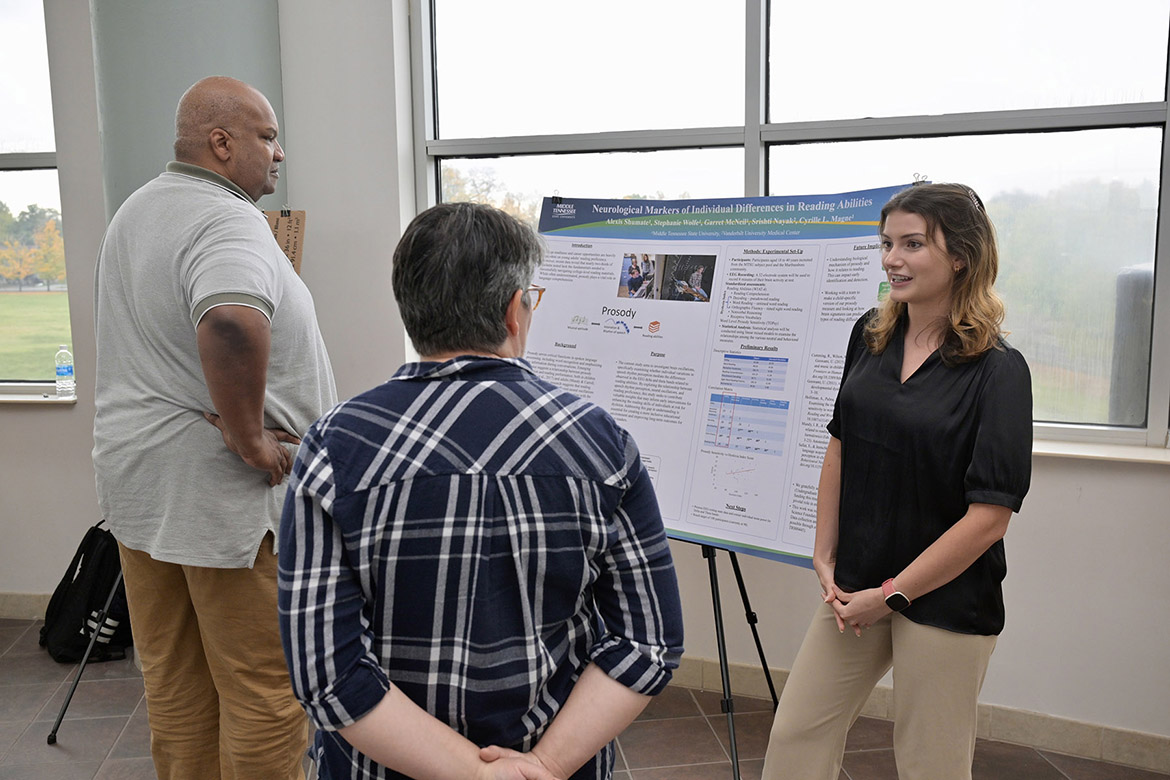 Alexis Shumate, a Middle Tennessee State University 2023 graduate and current research assistant, presents her psychology research project on reading abilities to attendees at the seventh annual Undergraduate Research Center Fall Research and Creative Activity Open House held Thursday, Nov. 7, in the Miller Education Center on campus in Murfreesboro, Tenn. (MTSU photo by Andy Heidt)