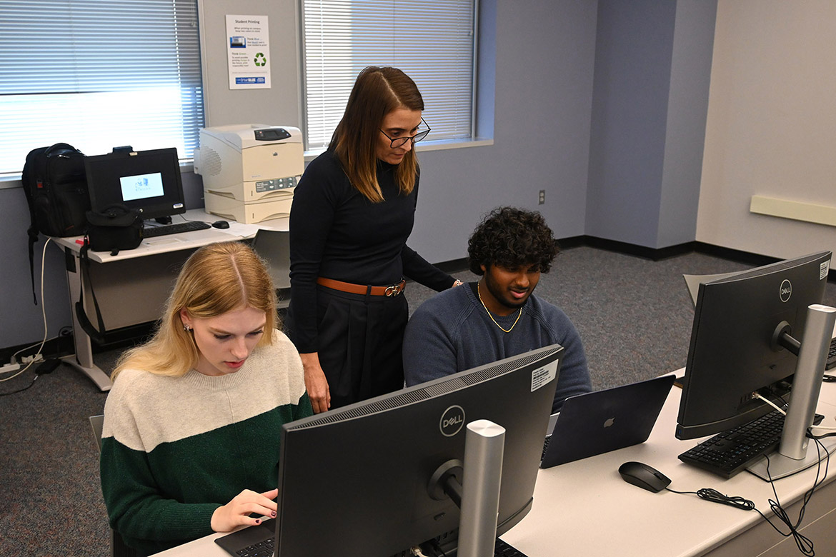 Gaia Rancati, assistant professor of marketing at Middle Tennessee State University in Murfreesboro, Tenn., assists students with their project which uses iMotion Online for Education artificial intelligence, or AI, software in her neuromarketing course in the Business and Aerospace Building. (MTSU photo by Maddy Williams)