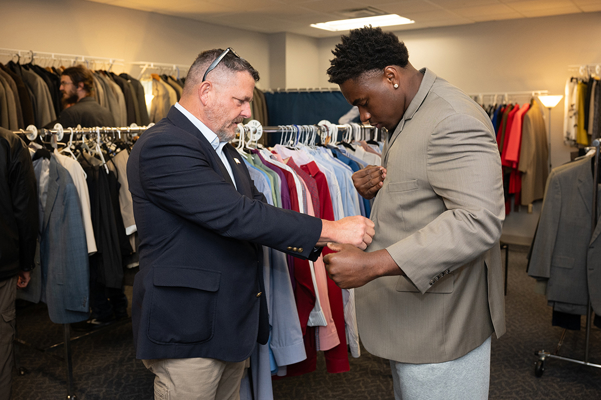 The Career Development Center and Communication Studies at Middle Tennessee State University in Murfreesboro, Tenn., hosted a Career Fair Ready Workshop Monday, Sept. 23, to help students prepare for the Big Career Fair that took place Thursday, Sept. 25, in the Campus Recreation Center gymnasium. Students received a professional headshot, visited the Career Closet, learned how to formulate and deliver an “elevator pitch” and received tips on writing resumes. (MTSU photo by James Cessna)