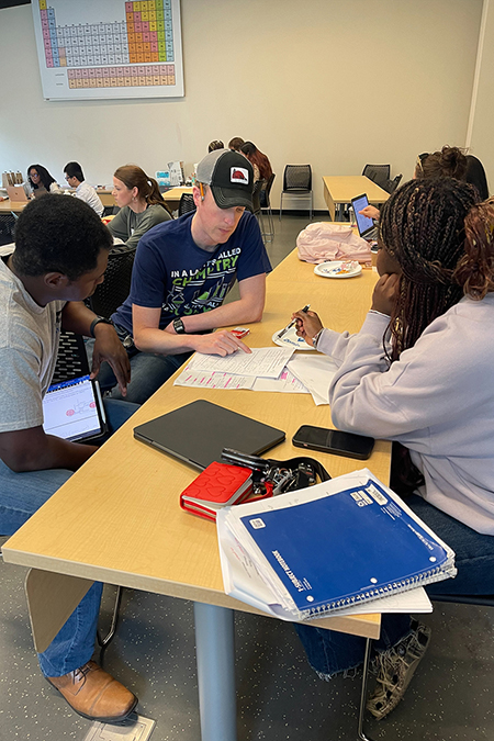 Two Middle Tennessee State University students, left and center, work as learning assistants, part of the university’s peer support Learning Assistant program, to help other students during the Chemistry Department’s Study Day event in spring 2025 at the Science Building on campus in Murfreesboro, Tenn. (Photo courtesy of Katy Hosbein)