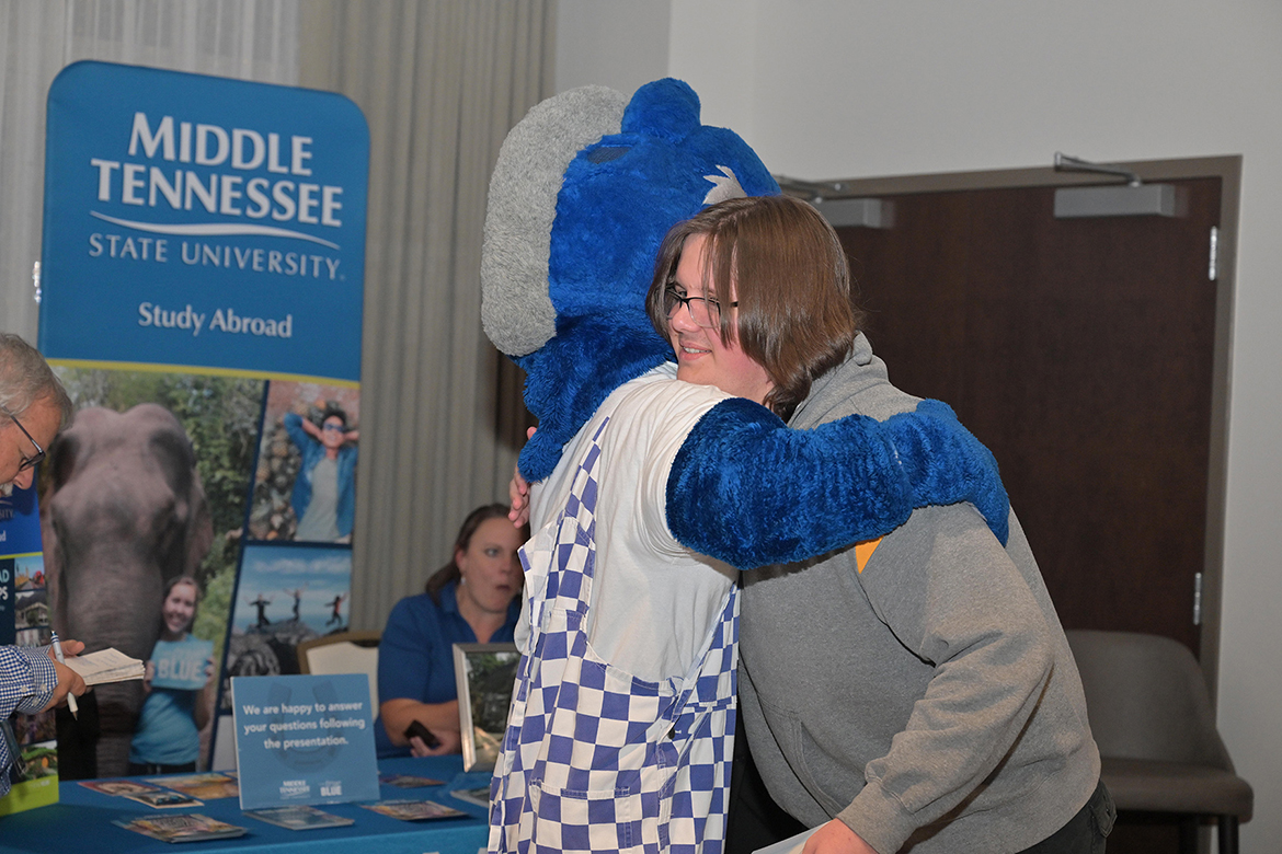 Ian Adams, right, a Volunteer State Community College student, receives a hug from Middle Tennessee State University mascot Lightning after Adams’ name was drawn for a $1,000 scholarship during the MTSU True Blue Tour recruiting event recently at Grasslands Country Club in Gallatin, Tenn. The occasion marked the first time MTSU brought advisors, administrators and admissions-related staff to Gallatin to recruit prospective students. (MTSU photo by James Cessna)