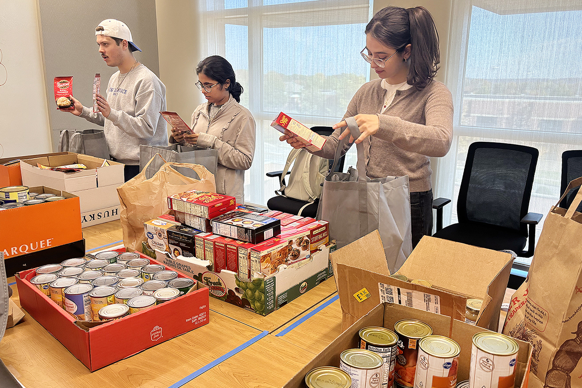 Students from the University Honors College Research Seminar class at Middle Tennessee State University in Murfreesboro, Tenn., assemble nonperishable items for Thanksgiving meal bags for students in need inside the Student Union on Wednesday, Nov. 5, in the Center for Student Involvement and Leadership at the Student Union Building on campus. (MTSU photo by Nancy DeGennaro)