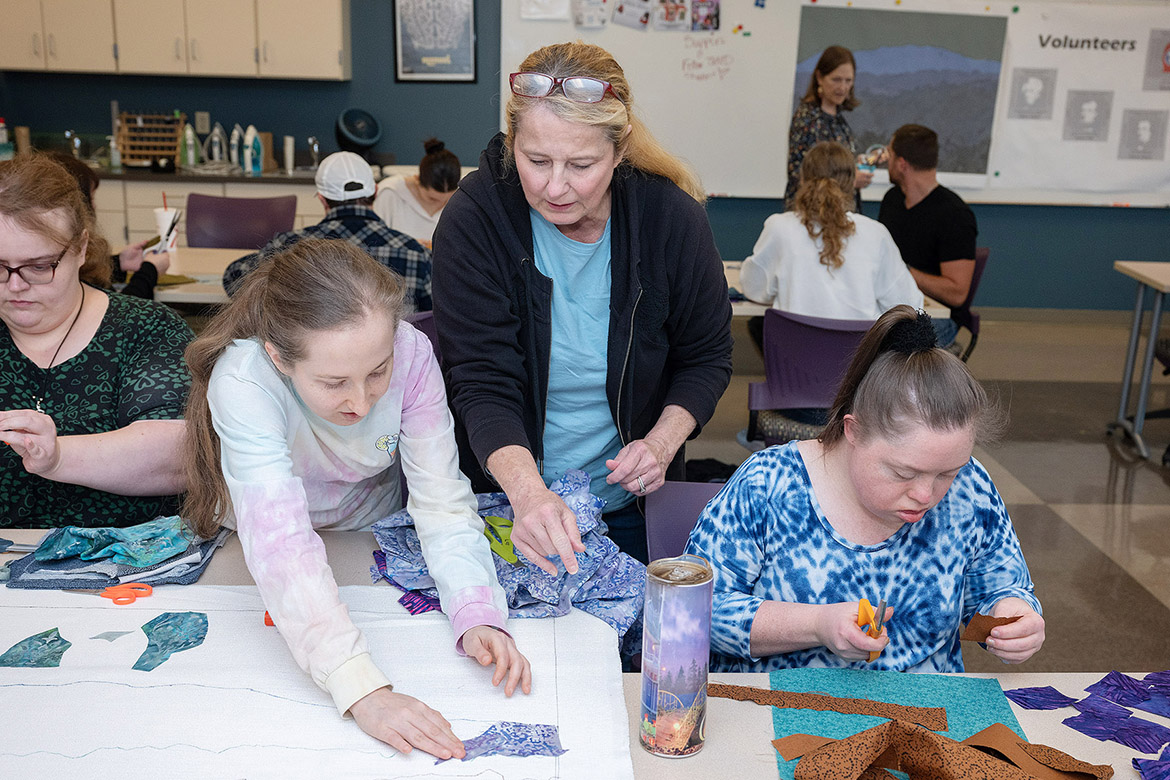 Working on a Borderless Arts Tennessee project at Middle Tennessee State University in Murfreesboro, Tenn., are, from left, members Hope McKee, Jennifer Scallorn and her mother, Gina Scurlock, and Brigette King. The nonprofit arts group is partnering with MTSU to create a project that will be part of the state’s celebration of the United States’ 250th anniversary. (MTSU photo by James Cessna)