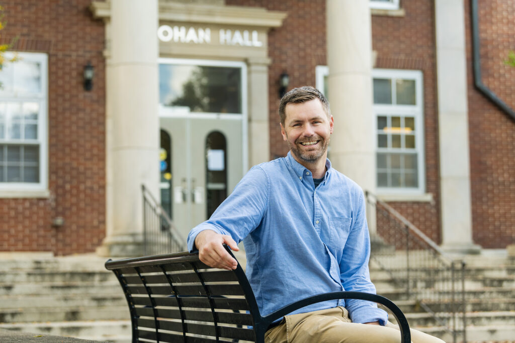 Ryan Korstange, University 1010 faculty, teaching in Monohan Hall. (Photo: Andy Heidt)