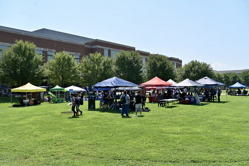 MTSU students, faculty and staff stroll through the Student Union Commons area to visit local vendors participating in the annual Meet Murfreesboro event. At Meet Murfreesboro, new and returning students can learn about a variety of local businesses, including restaurants, and what they have to offer. (MTSU file photo by Andy Heidt)
