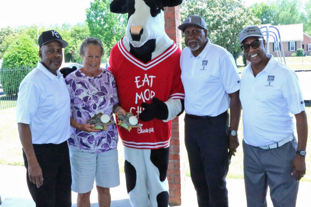 Anne Moton, second from left, holds the plaques for Closest to the Pin and Longest Drive in the women’s division of the KOOL Club’s second Kenneth L. Toney Golf Tournament held in mid-May at Indian Hills Golf Course in Murfreesboro, Tenn. Also pictured, from left, are KOOL Club members Ed Cooper, Alvin Boyd and Tony Grimes, along with the mascot for tournament food sponsor Chick-fil-A, center. (Submitted photos)