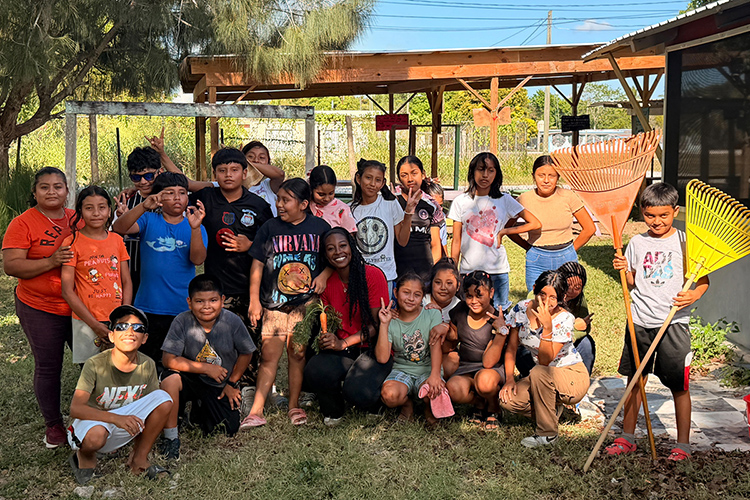 Autumn Claybrooks, kneeling front row center in red shirt, a spring elementary education graduate from Middle Tennessee State University in Murfreesboro, Tenn., takes a class photo with her students during her student-teaching residency in Belize in spring 2026. (Submitted photo)