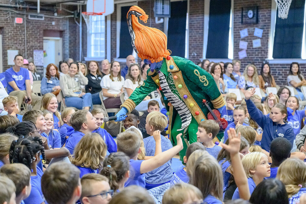 The character Pomp holds a microphone for a student to ask a question following a live reading of the children’s book “POMP, SNOW & CIRQUEumstance” during a special literacy event on Oct. 22, 2026, at Homer Pittard Campus School in Murfreesboro, Tenn. (MTSU photo by J. Intintoli)