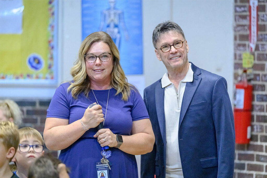 Homer Pittard Campus School music teacher and MTSU alumna Stacy Ray, left, and Neil Goldberg, author and director of “POMP, SNOW & CIRQUEumstance,” enjoy a special holiday-themed literacy event on Oct. 22, 2026, in Murfreesboro, Tenn., featuring a mini-performance from characters from Goldberg’s production that returns to Gaylord Opryland Resort in the coming weeks. (MTSU photo by J. Intintoli)